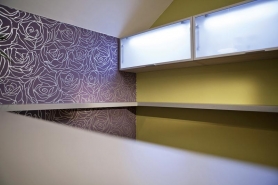 Designérka kladla velký důraz na požadavek majitelky na snadnou údržbu. Zvolila jednoduché čisté plochy a nenáročný materiál  