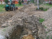 V průběhu budování základů se samozřejmě nezapomnělo na přivedení sítí – kanalizace a vody