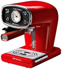 Kávovar 1388 Retró (Ariete), 15 barů, parní tryska pro napěnění mléka, cena 3 799 Kč, www.tredl.cz