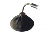 Stolní lampička Carina (Santa Cole), kůže a kov, 25 x 22 cm, pohyblivé rameno, cena 11 960 Kč, SIRIUS DESIGN