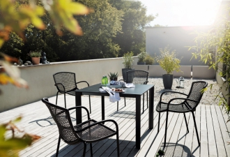 Nízké křeslo Carnaby (Kettler), konstrukce hliník, ve třech barvách, cena 3 990 Kč, www.kettler.cz