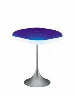 Stolní lampa Charms (Fontana Arte), design Daniel Puppa, podstavec z lakovaného kovu v hliníkové barvě, difuzéry z foukaného a matového skla, kruhová zářivka 22 W, cena 20 818 Kč, HAGOS