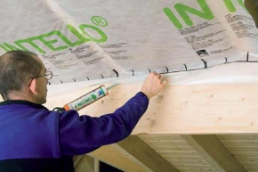 Těsnost energeticky úsporných staveb s materiály Pro clima® je základním předpokladem pro dosažení maximální energetické úspory při vytápění. Zároveň se tím předchází nebezpečí kondenzace a vzniku plísní