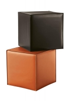 Cube, polyuretanová pěna potažená kůží, rozměr 45 x 45 x 45 cm, cena od 6 931 Kč, ALAX