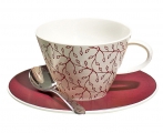 Z porcelánové kolekce Café Club je šálek s podšálkem Uni berry, cena 520 Kč, VILLEROY &amp; BOCH.