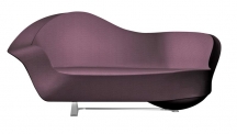 Sofa Aubergine (MDF Italia), kovové podnoží, látkové čalounění, cena od 123 373 Kč, KONSEPTI