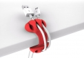 Úchytka Bobino Cable Clip snadno vyhraje nad klubkem kabelů, acetal, TPE plast, výška 18,5 cm, cena 215 Kč, www.innocentstore.cz