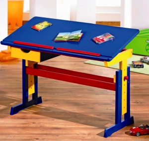 Stůl Meike s nastavitelnou výškou, 109 x 55 x 62 až 96 cm, MDF deska a masivní dřevo, cena 1 724 Kč, www.nabytek-karolina.cz