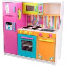 Dětská dřevěná kuchyňka Deluxe (KidKraft), vyrobeno ze dřeva, pevná konstrukce, 108 x 110 x 40 cm, cena 5 650 Kč, www.bambinomarket.cz
