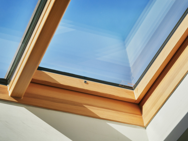 Prosvětlení a ventilace střešních prostor v domě Franze Kafky v Praze