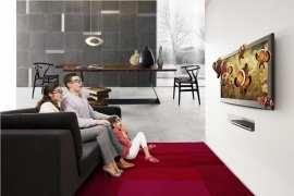 Nutnou součástí k vytvoření 3D obrazu jsou 3D brýle s aktivní synchronizací, pár 3D brýlí, zdarma k nákupu plazmového 3D televizoru Panasonic TX − P65VT20, rozměr úhlopříčky obrazovky 165 cm, integrace funkce Viera Cast umožňující propojení s PC, cena 129 995 Kč, 3D Full HD Blu-ray přehrávač Panasonic DMP-BDT300, rozlišení obrazu 1 920 x 1 080 px, cena 15 995 Kč, PANASONIC