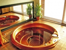 SPA Noel má masážní trysky osazené ve spirále, takže umožňují postupnou masáž celých zad, cena (při zapuštění) 237 904 Kč, USSPA