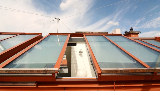 Luxusní střešní prosklení Solara PERSPEKTIV – 3 sklo s protisluneční vrstvou SunCool v jednom ze střešních bytů v Praze.
