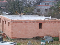 Na vylití stropu se spotřebovalo 17 metrů krychlových betonu