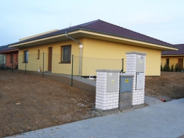 Stavba Renatina domu je zdárně u konce. Čtyřčlenná rodina bydlí již ve svém