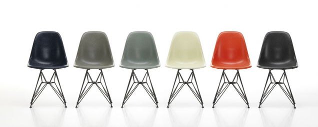 Málokterý kus nábytku symbolizuje svět designu 20. století lépe než ikonická židle od Charlese a Ray Eamesových. Eames Fiberglass byla od svého návrhu v roce 1950 neustále zdokonalována s ohledem na náročnou výrobu i měnící se požadavky. Materiál se v 90. letech změnil na polypropylen a původní varianta se přestala vyrábět. Až do letošního roku, kdy se Vitra vrátila k výrobě originální židle ze sklolaminátu a v barvách, které pro ni původně navrhla Ray Eamesová.