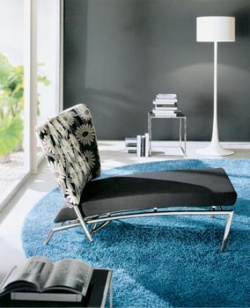 Chaise longue Eccentric (Flai), chrom, čalouněný sedák i opěrák, 133 x 65 x v. 97 cm, cena 32 960 Kč, TECNO LINE INTERIER