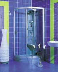 Masážním panelem Lisa Grey a vaničkou Hawai je vybaven kout Lisa s rozměrem 999 x 900 x 1 850 mm, cena (včetně vybavení) 42 660 Kč, ROLTECHNIK