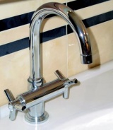 Stojánková umyvadlová baterie Atrio (GROHE) stojí 9 725 Kč (bez DPH)