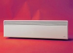 Elite Plinthe je přímotopný konvektor s elektronickým termostatem o výkonu 500, 1 000 nebo 1 250 W. Jeho elegantní štíhlé těleso má výšku jen 24,5 cm (FENIX TRADING)