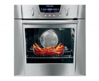 Novinka - trouba Electrolux EOB 6697 X nabízí vedle energetické třídy A i atraktivní nerezovou povrchovou úpravu, cena 29 990 Kč, ELECTROLUX