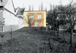 Příkladný tvar energeticky úsporného domu. Osluněná strana se otevírá do zahrady. Toto ideální řešení však bohužel není vždy možné. Projekt: Pavel Šmelhaus