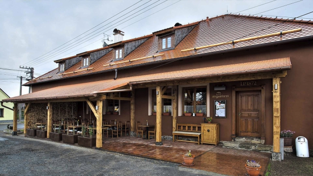 Pohostinství manželů Silovských se postupně rozšířilo na permakulturní zahradu s farmou a penzionem a kromě restaurace je živí i prodej hovězího masa a uzenin z vlastní výrobny.