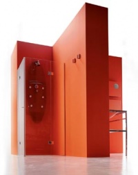 Skleněný sprchový panel od firmy Cristal Quatro se dodává v patnácti lakovaných odstínech, 8 mm silné sklo, termostatická nebo páková baterie, cena 30 946 Kč (IL BAGNO)