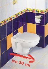 Pouhých 50 cm do hloubky zabere závěsný klozet Fondo Piko (DELTA KOLO) za 2 458 Kč, SANITEC