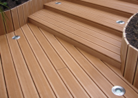 Plná terasová woodplastic(R) prkna lze využít i na schody, květináče apod.