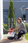 Především nemusíte zápasit s hadicí a složitě s ní manipulovat od vodovodního kohoutku až na místo, kde potřebujete zalévat.
