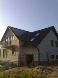 Fotovoltaická elektrárna na východní straně domu