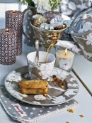 Ingrid - porcelánový jídelní a čajový servis inspirovaný romantickým francouzským nádobím z 18. století (GREEN GATE)