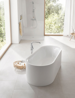 Vana Essence je vyrobena z vysoce odolné titanové oceli s povrchovou úpravou EasyClean usnadňující čištění. Rozměry 180 x 80 cm a středový odtok umožňují relaxaci ve dvou. Aktuální ceny na trhu se pohybují od 140 000 Kč (grohe.cz)