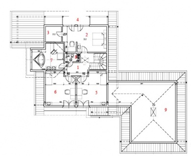 Podkroví: 1. galerie, 2. ložnice, 3. šatna, 4. balkon, 5. pokoj, 6. pokoj, 7. koupelna, 8. WC, 9. půdní prostor