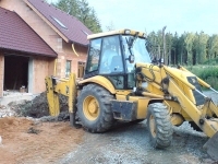 Hloubení jámy pro čističku odpadních vod