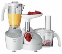 Dvourychlostní a výkonný: Model Essence de Luxe je kuchyňský robot, mixér a příslušenství na hnětení a mixování - vše v jednom. Má kompletní řadu příslušenství, které umožňuje snadné provádění jakékoli činnosti s vynikajícími výsledky. Skvělý je mlýnek na maso, který zpracuje až 1,3 kg masa za minutu, a to s možnostmi mletí najemno, nahrubo a přípravou omáček. Přístroj boduje i dvěma rychlostmi, pulzní regulací a ukládacím systémem MicroStore, v němž lze uspořádat veškeré příslušenství. Mimořádně výkonný 1000W motor zvládá i ty nejnáročnější úkoly. Cena robota se pohybuje okolo 7 500 Kč. Kontakt: www.philips.cz, k dostání v síti maloobchodů