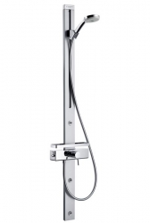 Sprchový panel Croma 100 (HANSGROHE) má štíhlý hliníkový profil s drážkou s výškově nastavitelným jezdcem, ruční sprchu Croma 100 Multi se 3 druhy proudu, hadici Isiflex 1,6 m a 3 v rovině zabudované masážní trysky, cena (včetně montáže bez DPH) 19 990 Kč, HANSGROHE