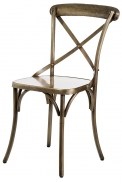 V jejím stylu: Kovová židle Antique Brass, 47 x 94 x 49 cm, vyrábí Madam Stoltz, www.madamstoltz.dk