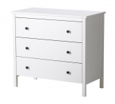 V jejich stylu: Stylová komoda Koppang se třemi zásuvkami, materiál dřevotříska s fólií, 90 x 82 cm, www.ikea.cz