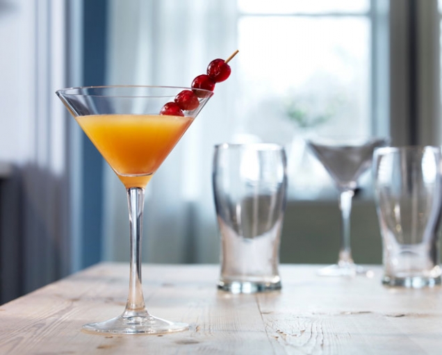 Sklenka na martini Fyrfaldig, objem 170 ml, www.ikea.cz
