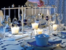 Na dekorativní stojánek ze série Kalt můžete zavěsit nejrůznější ozdoby, pořídíte jej za 39 Kč (IKEA)