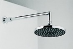 Sprchová hlavice s dešťovým efekterm, průměr 35 cm, od firmy Ritmonio stojí 12 960 Kč (IL BAGNO)