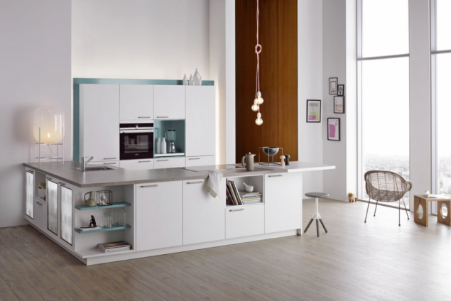 Z řady kuchyní značky Dolti pochází sestava Colorama Ocean. Kombinace bílé a modré je charakteristická pro tradiční řeckou architekturu, www.oresi.cz