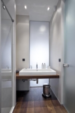 Průhled z mléčného skla je jedním z často využívaných prvků v luxusních hotelích či moderních apartmánových komplexech