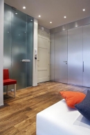 Dalším typickým apartmánovým prvkem je centrální vypínač osvětlení u vchodových dveří