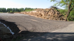 Příjezdová cesta na Rasidův pozemek je již vybudovaná