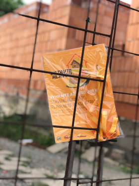 Kdo staví, má během pár minut postaveno skoro zadarmo. Tak by se dala shrnout soutěž, kterou pro stavebníky a řemeslníky připravila společnost Sika CZ. Stačí krátká registrace a je vystaráno. Až do 30. 11. 2019 mohou lidé soutěžit o proplacení materiálu značek Sika, KVK, KVK Parabit a Schönox, který použijí při stavbě, a to až do výše 1 000 000 korun. Ve hře jsou také vouchery na další desítky tisíc nebo stavební pomůcky. Součástí soutěže je i rozsáhlá roadshow. (Zdroj: SIKA CZ)