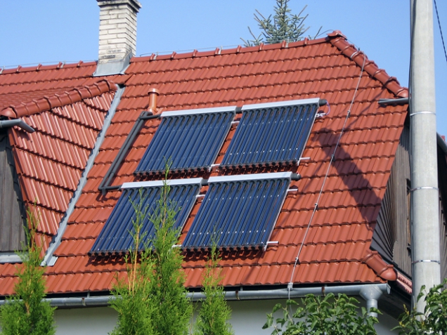 9. Termosolární kolektor, výrobce: Vermos, www.vermos.cz - Vakuové kolektory VM 12 jsou určeny pro systémy s nuceným oběhem či samotížné solární systémy, a to především pro celoroční ohřev užitkové vody, ohřev bazénů a přitápění.