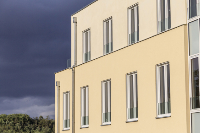 Okna PROGRESS s integrovanou stínicí technikou jsou vhodná pro nízkoenergetické a pasivní domy. (Zdroj: DAFE-PLAST)